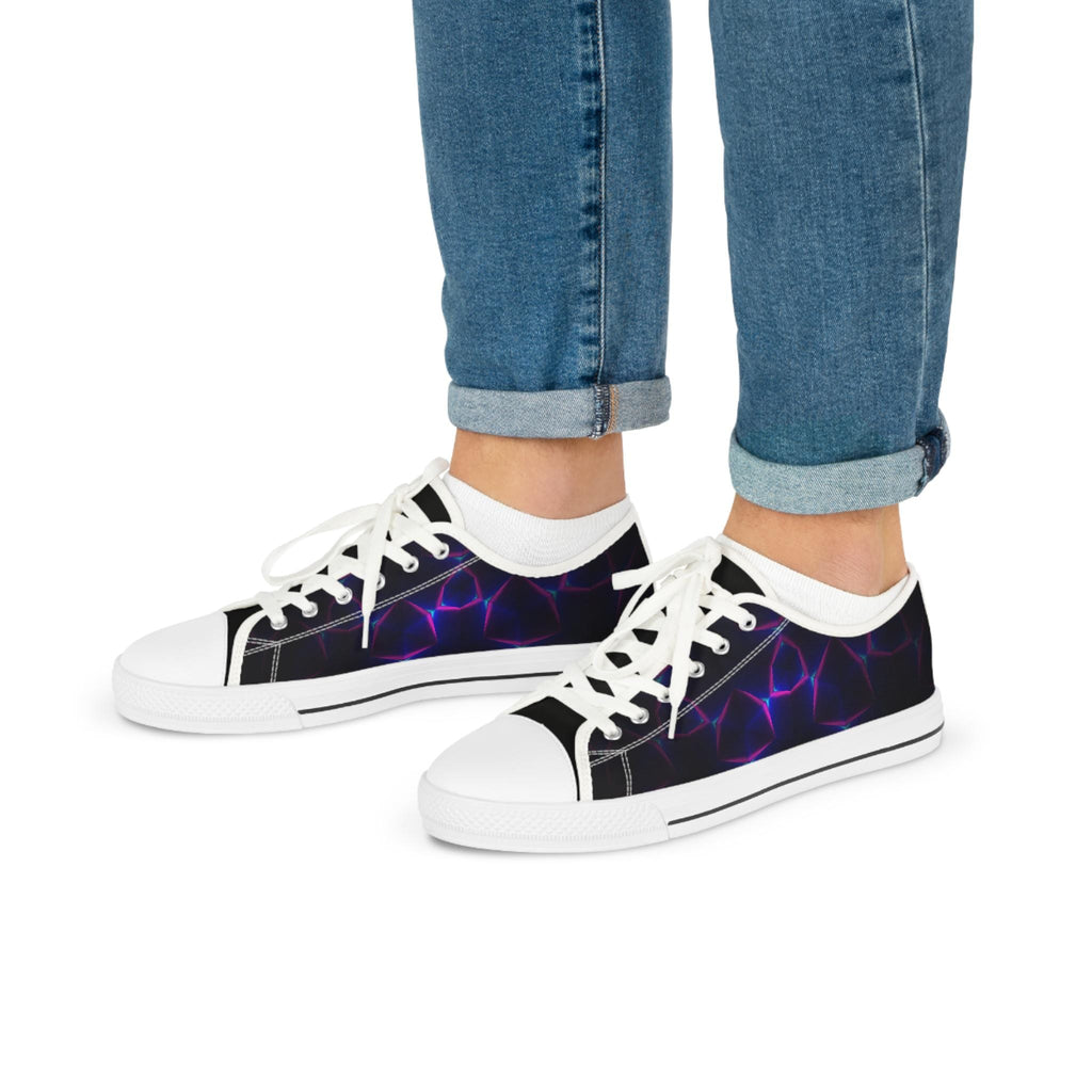Neon Plasma Pattern Men's Low Top Sneakers | Electric Purple Grid